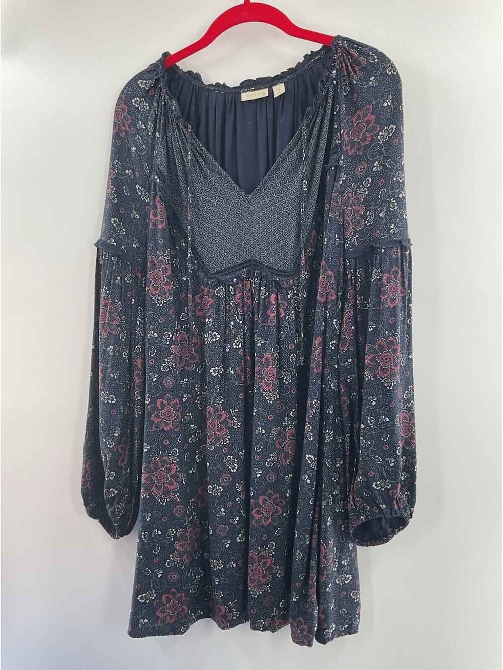 Hinge women’s medium floral dress very short 085